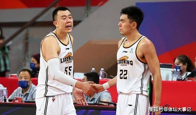 偷窥新婚之夜裸体