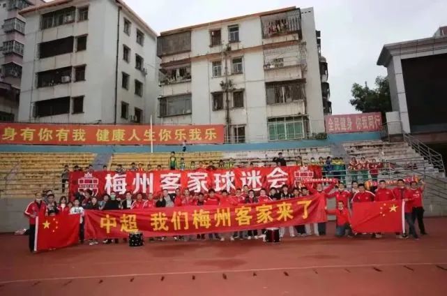 在线三级av